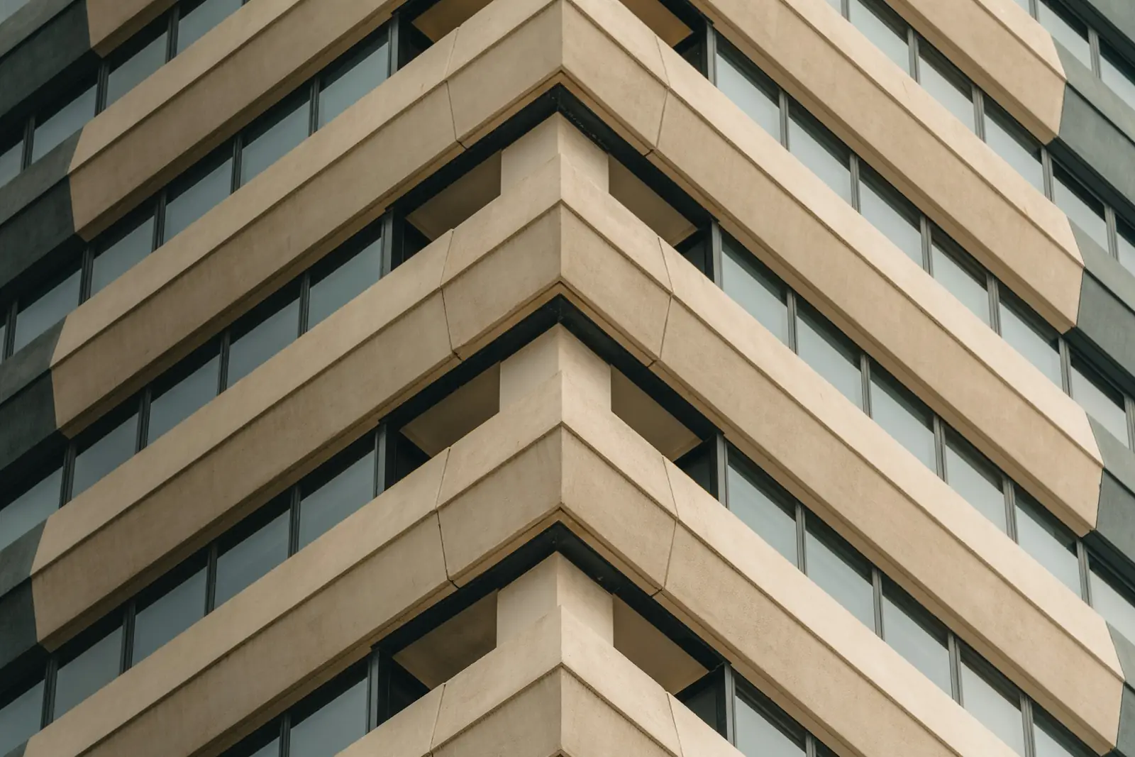 واجهة برج إداري حديث